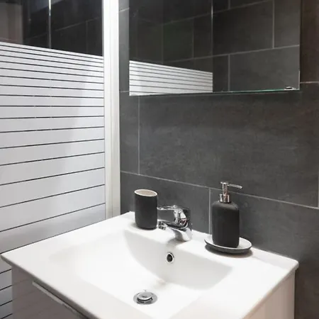 Nice Bright Studio Near Montmartre Parigi